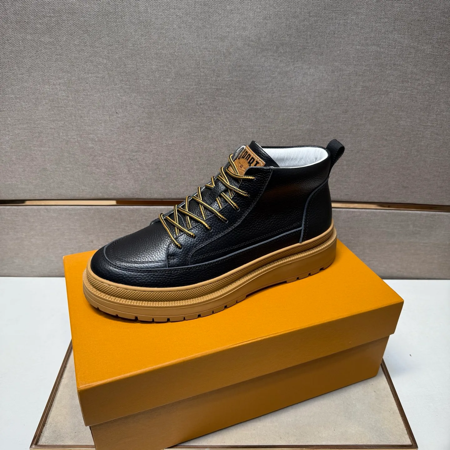 Men's men's shoes 💰pp460 [LV～] Men's casual high-top shoes 2025z cabinet sales simultaneously 🔶Size: 38-44#️⃣ 🔷3 colors🔜The upper is made of multi-material splicing ➕Genuine leather lining, comfortable and breathable, sole: original comfortable and wear-resistant outsole, ⚠️real thing📱photographed🎬real thing is better📢📢📢